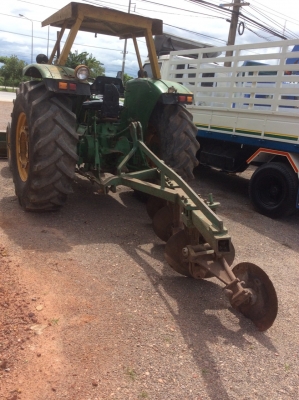 รถไถ จอร์เดียร์รุ่น 2130 (หัวแตงโมโครงเหลี่ยม) ใช้งานวิ่งอัดฟางอยู่ครับ ยางดี เครื่องดี ขับดีรถประมูลกรมทางหลวง (มีใบประมูล)ขาย 230,000บาท (ติดต่อ ศุภากร 081-4252943)