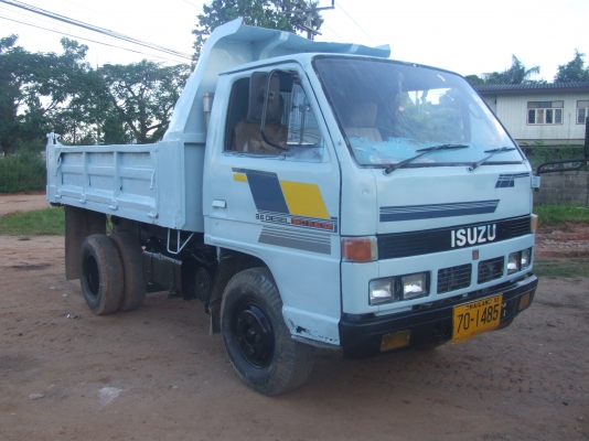 ขายถูกรถ 6 ล้อเล็ก ช่วงสั้น  อีซูซุ  NKR ดั้ม ปี  37