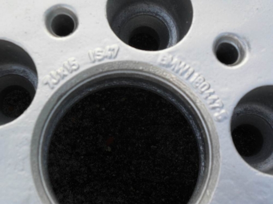 ขายล้อแม็กซ์ BMWแท้ ขอบ15นิ้ว 5รู120 (4วง=2500)แค่วงละ 625บาทเอง ไม่แตก ไม่ดุ้ง สีสวยๆ