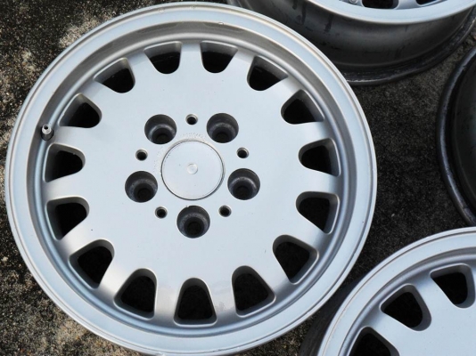 ขายล้อแม็กซ์ BMWแท้ ขอบ15นิ้ว 5รู120 (4วง=2500)แค่วงละ 625บาทเอง ไม่แตก ไม่ดุ้ง สีสวยๆ