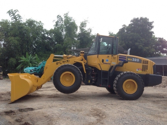 รถตัก Komatsu WA 320-5 สวยมาก สภาพ 90\% ไม่มีที่ติ รถใช้น้อย 3,000 กว่าชั่โมง นำเข้า ไม่ผ่านการใช้ในไทย