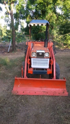 ขายครับรถไถ KUBOTA L2202DT พร้อมใบดันหน้า ผาน3 รถพร้อมใช้งานครับ
