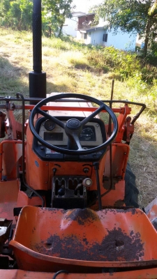 ขายครับรถไถ KUBOTA L2202DT พร้อมใบดันหน้า ผาน3 รถพร้อมใช้งานครับ