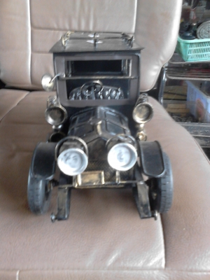 ขาย MODEL รถโบราณ ( กว้าง 12 ซม. ยาว 25 ซม.)  มี 1 คัน TEL.081-427-3941