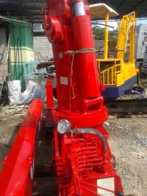 ขายเครน UNIC ขนาด 5 ตัน 3 ท่อน ท้อง V สภาพพร้อมใช้งาน