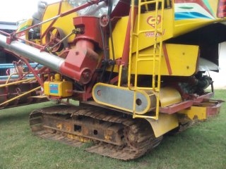 ขายรถเกี่ยวข้าว เกษตรพัฒนา อุ้ม 2.5 ตันรุ่นปลดหนี้ตัวใหญ่  ปี 53  หน้าเกียว 3.3 เมตรตัวเดิน 10