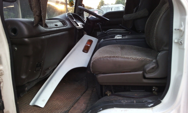 ขายรถ6ล้อโม้ปูนโม้ตรง3คิวรถนําเข้าเครือง210แรงมีเล่มทะเบืยน