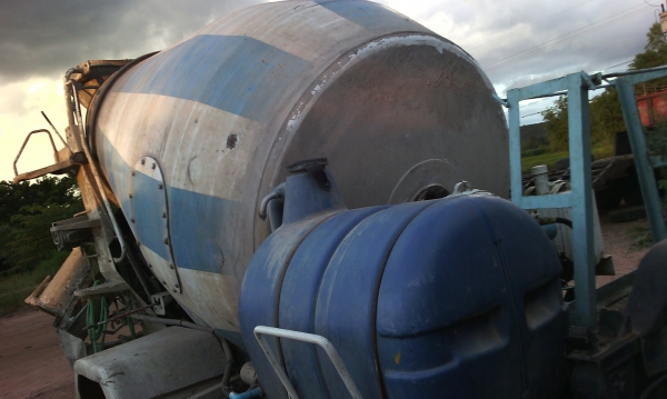 ขายรถ6ล้อโม้ปูนโม้ตรง3คิวรถนําเข้าเครือง210แรงมีเล่มทะเบืยน