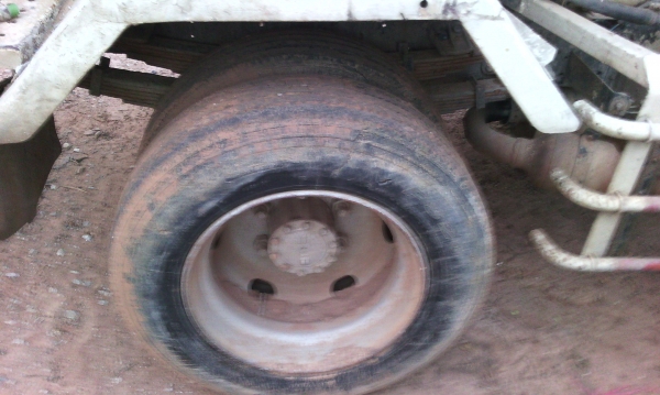 ขายรถ6ล้อโม้ปูนโม้ตรง3คิวรถนําเข้าเครือง210แรงมีเล่มทะเบืยน