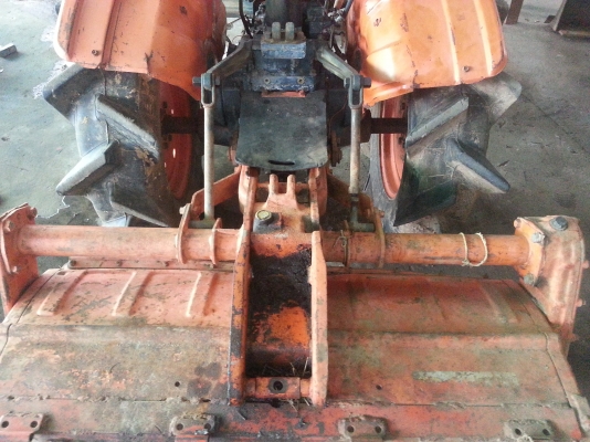 คูโบต้า B7000 4wd พร้อมโรตารี่จอบหมุนพร้อมใช้งาน