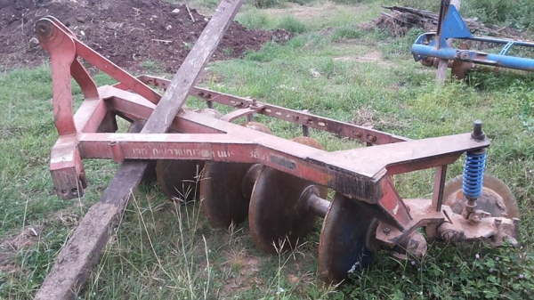 **32,000 บ.ต่อรอง**ขายผานพรวน 5 โครง 7 ตราช้าง รุ่นDH267L ใบ26นิ้ว สภาพดี โครงใหญ่แข็งแรง ไม่ผุ ใบดี มีบิ่นนิดๆหน่อย ไม่ผุ ใช้งานดี แข็งแรง ต่อพ่วงรถไถ ขนาด 40,60,70,90 แรง ใช้งานอยู่ปกติ พร้อมใช้ พร้อมลุย ราคาต่อรองได้นิดหน่อยเด้อ พี่น้องครับ **32,000 บ.ต่อรอง**ขายผานพรวน 5 โครง 7 ตราช้าง รุ่นDH267L ใบ26นิ้ว สภาพดี โครงใหญ่แข็งแรง ไม่ผุ ใบดี มีบิ่นนิดๆหน่อย ไม่ผุ ใช้งานดี แข็งแรง ต่อพ่วงรถไถ ขนาด 40,60,70,90 แรง ใช้งานอยู่ปกติ พร้อมใช้ พร้อมลุย ราคาต่อรองได้นิดหน่อยเด้อ พี่น้องครับ