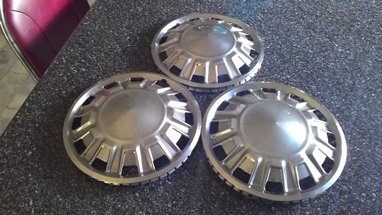 ขายฝาครอบล้อ toyota ke30 3 ฝา      สภาพพร้อมใช้งาน      800.- บาท