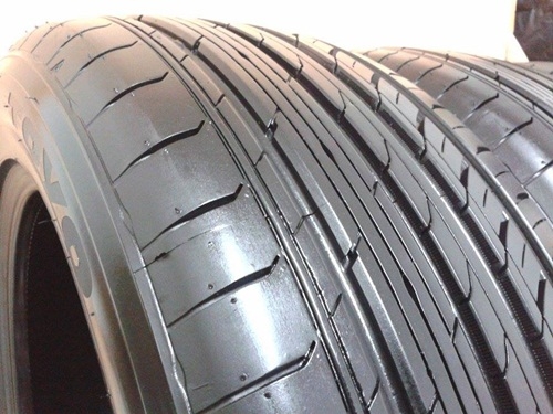 ยางยุ่น,215-55-17 TOYO C1S สภาพเต็มๆกลางปี13สี่เส้น 7,500