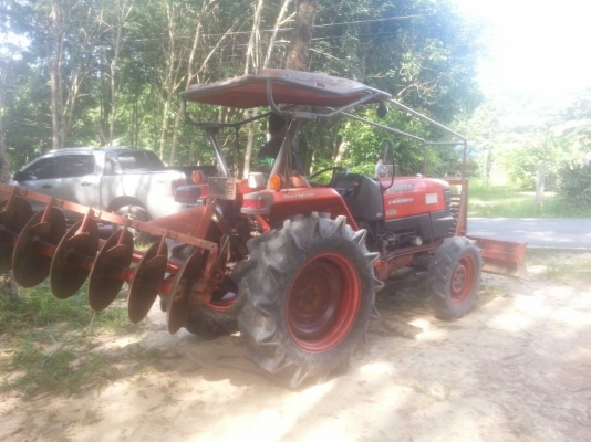 ขายรถไถ่ KUBUTA L45DI ปี53 ใบมีดจาน 6 รถทำงาน 1,830 ชั่วโมง รถสวยพร้อมใช้งาน เล่มทะเบียนพร้อมโอน ขายรถไถ่ KUBUTA L45DI ปี53 ใบมีดจาน 6 รถทำงาน 1,830 ชั่วโมง รถสวยพร้อมใช้งาน เล่มทะเบียนพร้อมโอน