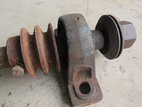 ขายเพลาวงเดือนขนาดใหญ่มีประกับรับใบ2ด้าน ยังแน่นๆ