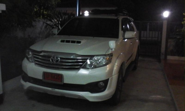ขายดาวน์ Fortuner 3.0 TRD Sportivo สีขาวมุก ปี 2013 รถ 10 เดือน