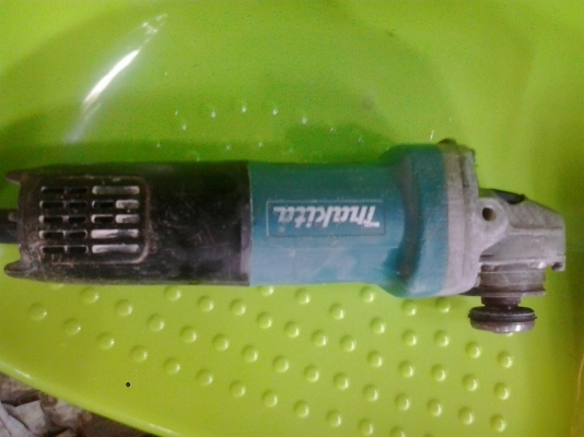 เครื่องเจียรไฟฟ้า ยี่ห้อ makita รุ่น 9553b ขนาด 4" ราคาไม่แพง สภาพสวย เครื่องเจียรไฟฟ้า ยี่ห้อ makita รุ่น 9553b ขนาด 4" ราคาไม่แพง สภาพสวย