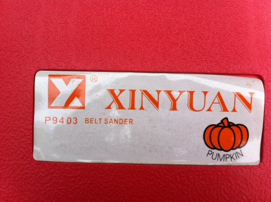 เครื่องขัดกระดาษทราย 4 นิ้ว ยี่ห้อ XINYUAN อุปกรณ์ครบชุดในกล่องพลาสติก สภาพสวยพร้อมใช้งาน