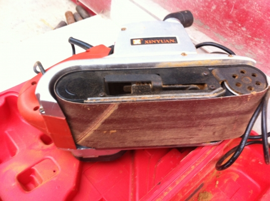 เครื่องขัดกระดาษทราย 4 นิ้ว ยี่ห้อ XINYUAN อุปกรณ์ครบชุดในกล่องพลาสติก สภาพสวยพร้อมใช้งาน