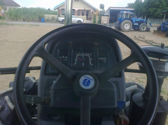 ขายรถไถFORD  NEWHOLLAND รุ่นTS90รถ2500ช.ม กรองใหญ่สนใจ0810076640