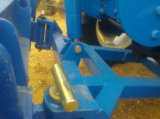 ขายรถไถFORD  NEWHOLLAND รุ่นTS90รถ2500ช.ม กรองใหญ่สนใจ0810076640