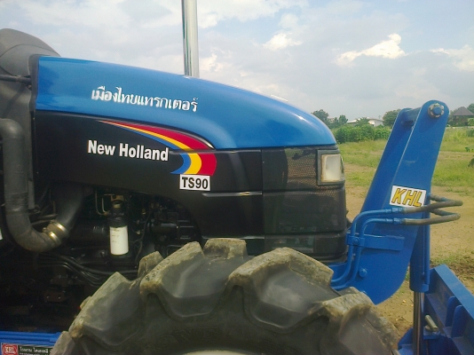 ขายรถไถFORD  NEWHOLLAND รุ่นTS90รถ2500ช.ม กรองใหญ่สนใจ0810076640