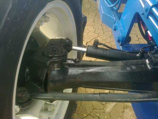 ขายรถไถFORD  NEWHOLLAND รุ่นTS90รถ2500ช.ม กรองใหญ่สนใจ0810076640