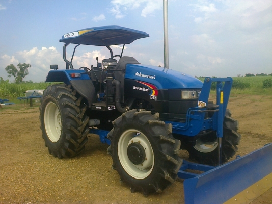 ขายรถไถFORD  NEWHOLLAND รุ่นTS90รถ2500ช.ม กรองใหญ่สนใจ0810076640