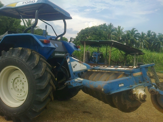 ขายรถไถFORD  NEWHOLLAND รุ่นTS90รถ2500ช.ม กรองใหญ่สนใจ0810076640