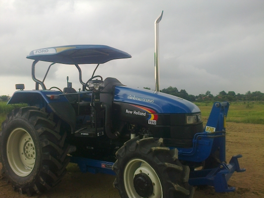 ขายรถไถFORD  NEWHOLLAND รุ่นTS90รถ2500ช.ม กรองใหญ่สนใจ0810076640
