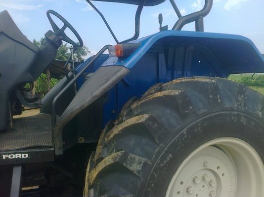 ขายรถไถFORD  NEWHOLLAND รุ่นTS90รถ2500ช.ม กรองใหญ่สนใจ0810076640