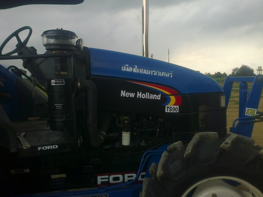 ขายรถไถFORD  NEWHOLLAND รุ่นTS90รถ2500ช.ม กรองใหญ่สนใจ0810076640