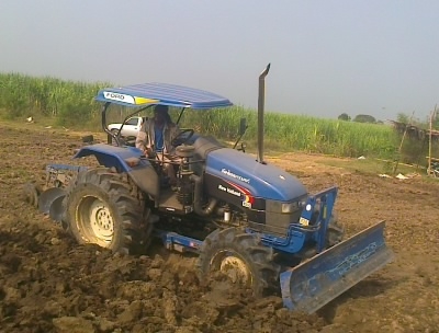 ขายรถไถFORD  NEWHOLLAND รุ่นTS90รถ2500ช.ม กรองใหญ่สนใจ0810076640