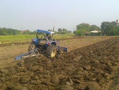 ขายรถไถFORD  NEWHOLLAND รุ่นTS90รถ2500ช.ม กรองใหญ่สนใจ0810076640