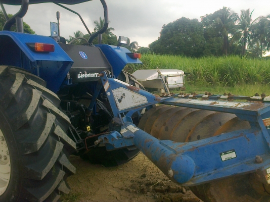 ขายรถไถFORD  NEWHOLLAND รุ่นTS90รถ2500ช.ม กรองใหญ่สนใจ0810076640