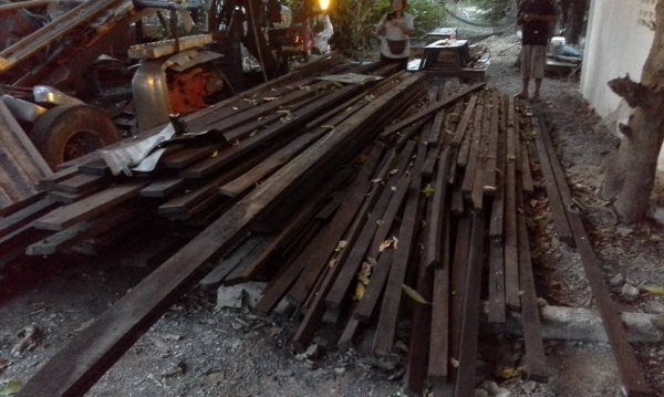 ขายไม้เก่า ไม้ยางรุ่นเก่า สวยๆ หน้า 6,3 ขายยกกอง 60000 บาท ขายไม้เก่า ไม้ยางรุ่นเก่า สวยๆ หน้า 6,3 ขายยกกอง 60000 บาท