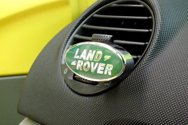 น้ำหอมเสียบช่องแอร์ ดีไซน์เป็นโลโก้รถ งานโลหะ