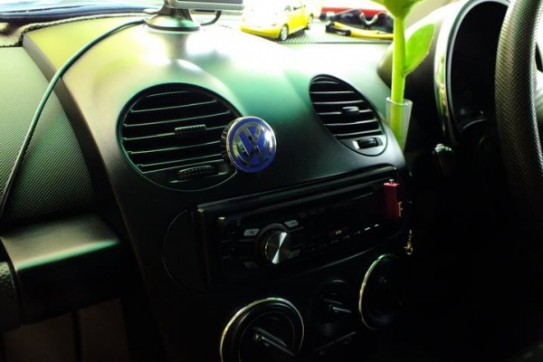 น้ำหอมเสียบช่องแอร์ ดีไซน์เป็นโลโก้รถ งานโลหะ