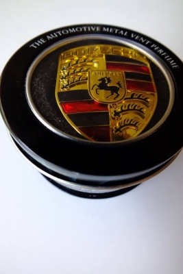 น้ำหอมเสียบช่องแอร์ ดีไซน์เป็นโลโก้รถ งานโลหะ