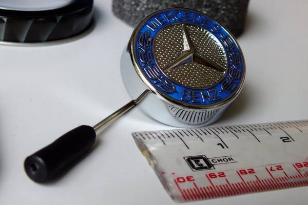 น้ำหอมเสียบช่องแอร์ ดีไซน์เป็นโลโก้รถ งานโลหะ