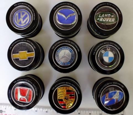 น้ำหอมเสียบช่องแอร์ ดีไซน์เป็นโลโก้รถ งานโลหะ