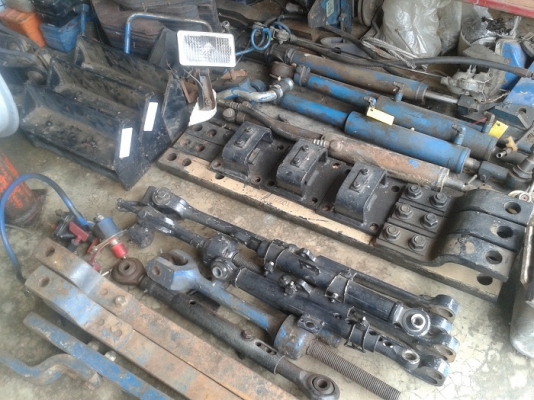 ขาย ชุดคานลากท้ายรถไถฟอร์ด แบบแท้ติดรถเก่านอกสภาพใหม่สวยมาก มีหลายชุด  ชุดละ 4,500