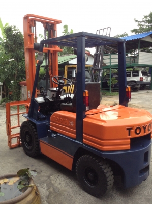 +++ขายโฟล์คลิฟท์ TOYOTA 5FD25  ขนาด 2.5  ตัน  เครื่องยนต์ดีเซล  เสา 4 เมตร  ฮิ้งค์โฟล์ค  เกียร์ธรรมดา  งา 1,070  มม.  ยางตันใหม่ครับ *** รถพร้อมใช้ครับ ***