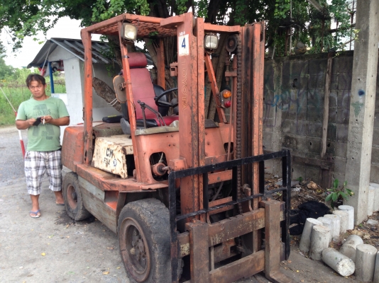 ขายรถฟอร์คลิฟค์ โตโยต้า 3 ตัน  เครื่องดีเซล เกียร์ธรรมดา เสาสูง 3 เมตร