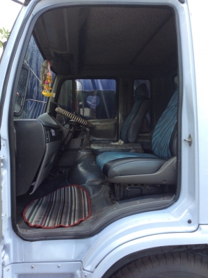 HINO ไฮเทคFF1J ปี47 เครื่อง220 แรง เครื่องดี ครัทซีสวย ตู้10บาน ยาว7.2 ม. ขาย 720,000 บาท(ติดต่อศุภากร 081-4252943)