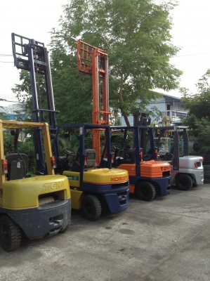 +++ ขายโฟล์คลิฟท์  NISSAN  FD25  ขนาด 2.5  ตัน  เครื่องยนต์ดีเซล  เสา  4  เมตร  เกียร์ออโตเมติค  งา 1,070  มม.  ยางตันครับ  *** รถพร้อมใช้ครับ ***