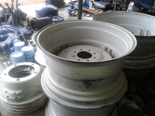 ขายแล้ว ขอบคุณลูกค้าจากกำแพงเพชรมากครับ กระทะล้อหลังรถไถฟอร์ดแท้ติดรถ(เก่านอก) CNH กระทะหลังขอบ 30" X 16"