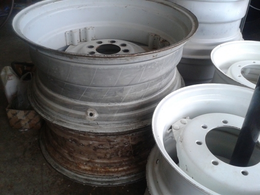 ขายแล้ว ขอบคุณพี่จากสระบุรีมากครับ กระทะล้อหลังรถไถฟอร์ดแท้ เก่านอกขอบ34"X15" สภาพสวยไม่มีผุ