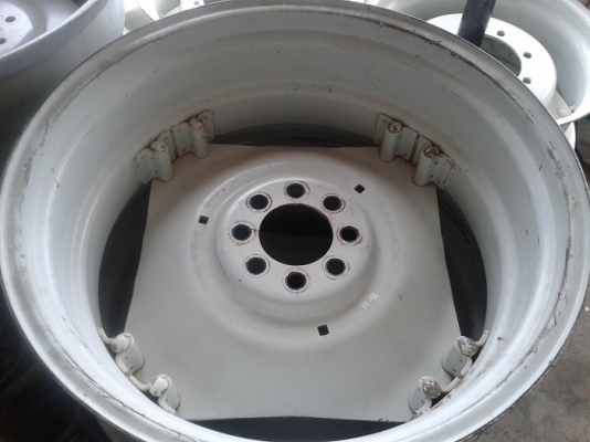 ขายแล้ว ขอบคุณพี่จากสระบุรีมากครับ กระทะล้อหลังรถไถฟอร์ดแท้ เก่านอกขอบ34"X15" สภาพสวยไม่มีผุ