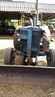 ขายรถไถฟอร์ด 6600 เสื้อลาย